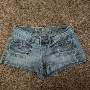 Low rise shorts, super cute, y2k, easy to style